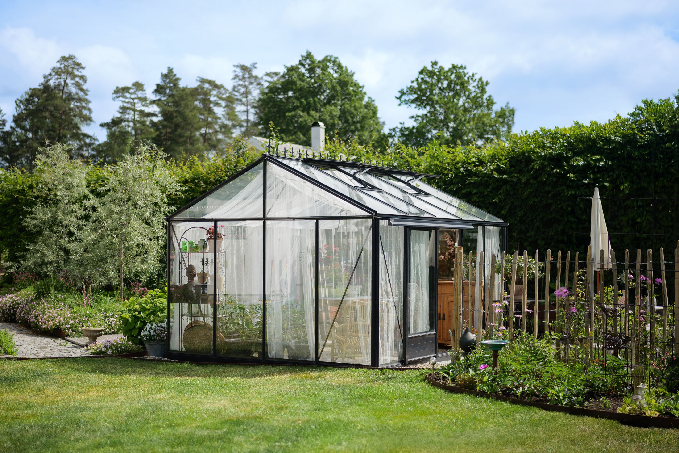Gewchshaus Maxi 4  ein stilvolles Gewchshaus mit einer Menge Flche |  Willab Garden