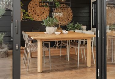 Evergreen Esstisch aus Teakholz, Umweltbild, Gartenmöbel von Garden Living