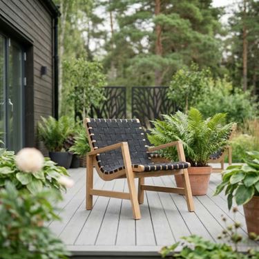Coriander Sessel aus Teak und schwarzen Polyesterbändern – Skandinavisches Design | Willab Garden