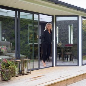 Die Veranda des Wintergartens bringt mit aufregenden Blickwinkeln Leben in den Wintergarten.